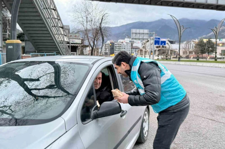 AK Parti Gençlik Kollarının "İftara 5 Kala" geleneği sürüyor 