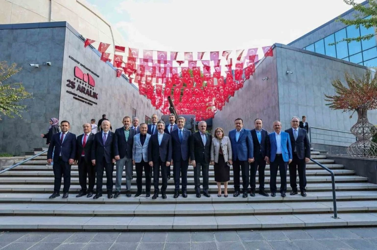 AK Parti Genel Başkan Yardımcısı Demir: "25 Aralık Panorama Müzesi, tarihi canlandıran kıymetli bir eser" 