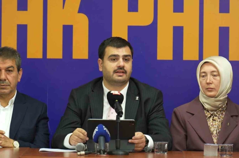 AK Parti Genel Sekreteri İnan: "İzmir’de bugün toplanmayan çöpleri, çöp dağlarını konuşuyoruz"