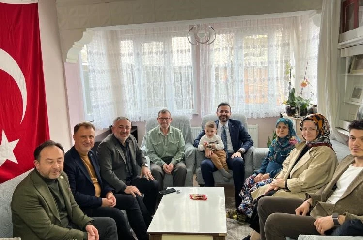 AK Parti heyetinden şehit ailesine ziyaret 