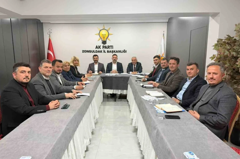 AK Parti İl Başkanlığı’nda değerlendirme toplantısı gerçekleştirildi 
