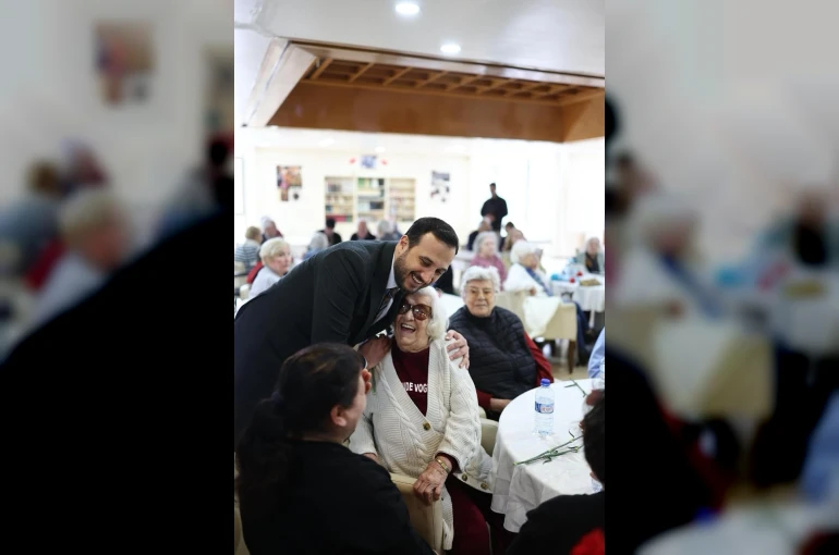 AK Parti İstanbul İl Başkanı Abdullah Özdemir’den huzurevinde duygulandıran buluşma 