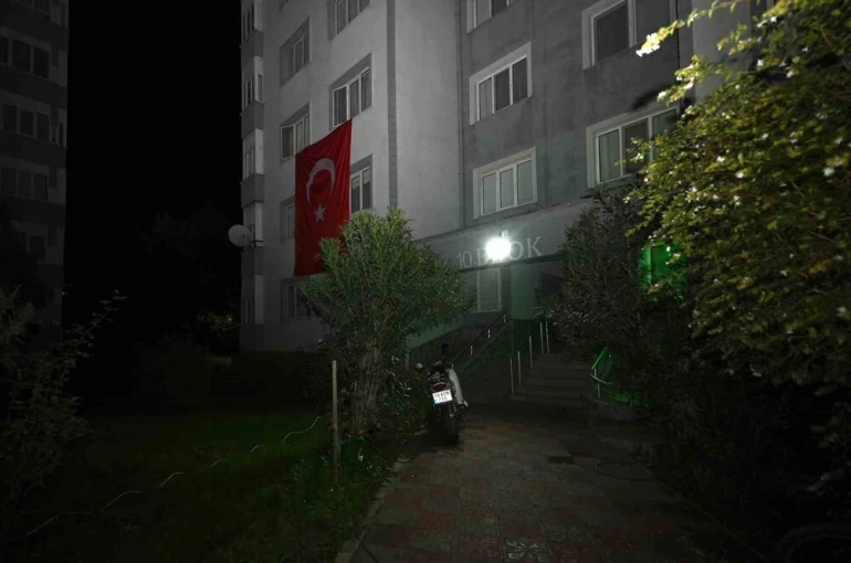 AK Parti, şehit ailesini ziyaret etti 