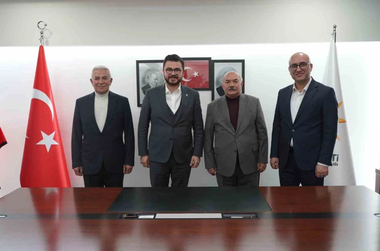 AK Parti’de 3 ilçe başkanı görevden alındı 