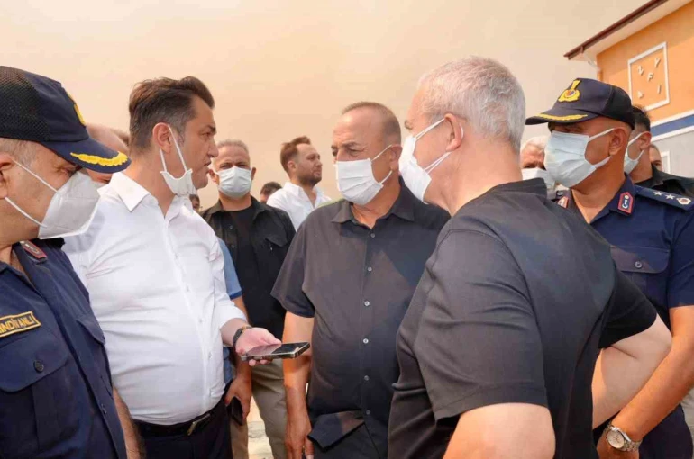 AK Partili Çavuşoğlu’ndan Alanya’daki yangınla ilgili açıklama: "An itibarıyla iyiye gidiyor ama poyraz çok güçlü esiyor"