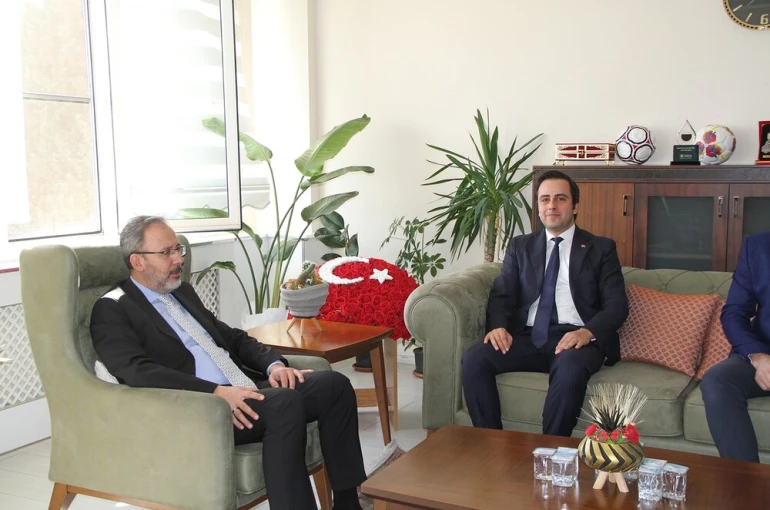 AK Partili Kasapoğlu: "Kula’da hem spor altyapısının hem de gençlik çalışmalarının güçlendirilmesi adına iş birliğimiz sürecek" 