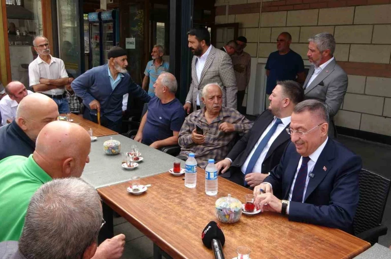 AK Partili Oktay, Sancaktape’de esnafı ve şehit ailesini ziyaret etti 