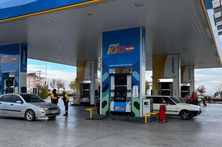 Akaryakıtta indirim sevinci kısa sürdü! Bu gece yeniden zam geliyor