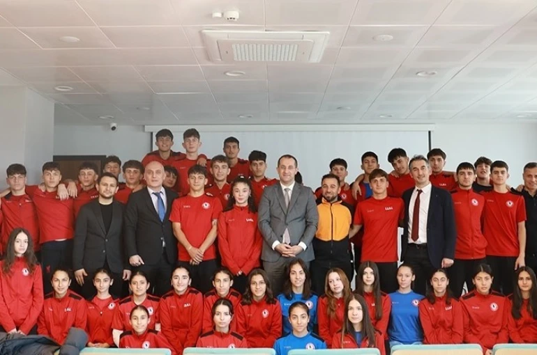 Akçaabat Belediye Başkanı Ekim, İbrahim Erdemoğlu Spor Lisesi öğrencileriyle buluştu 