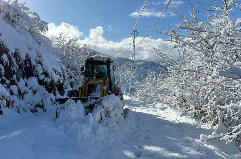 Akçaabat’ta karla mücadele 