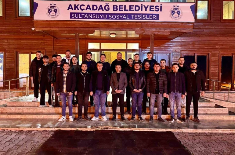Akçadağ Belediye Başkanı Ulutaş sahurda gençlerle buluştu 