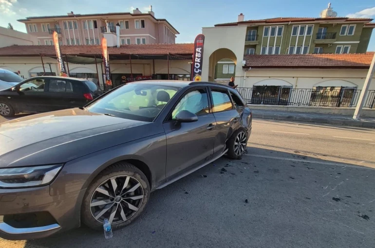 Akçadağ’da otomobil ile motosiklet çarpıştı: 2 yaralı