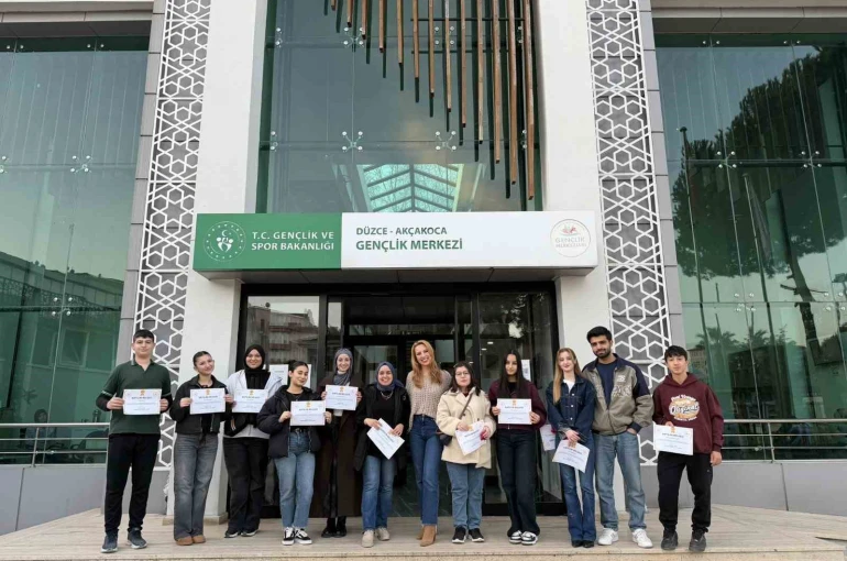 Akçakoca Gençlik Merkezi’nde diksiyon atölyesi tamamlandı 