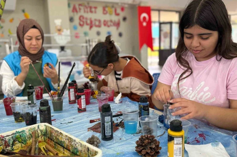 Akdeniz Belediyesinden anneler ve kızlarına kamp sürprizi 