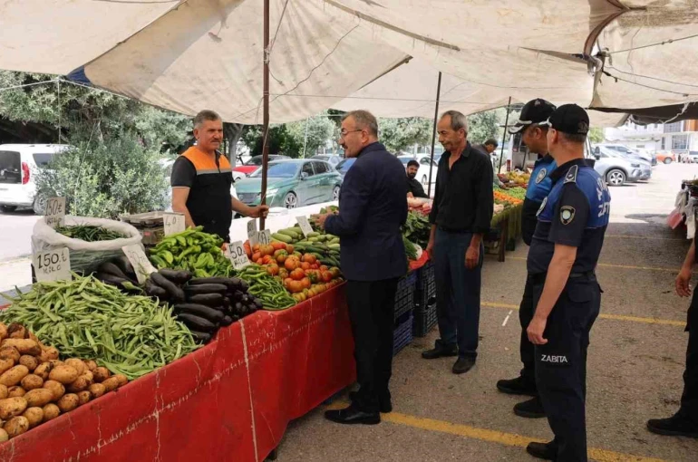 Akdeniz zabıtasından pazarlarda sıkı denetim