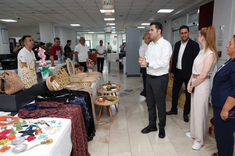 Akdeniz’de ’Emekten Sahneye’ yılsonu sergisi