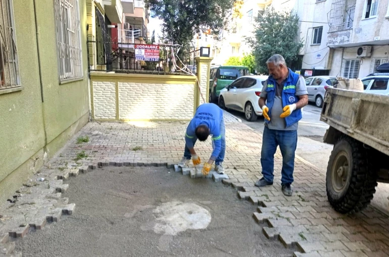 Akdeniz’de yol ve kaldırımlar yenileniyor 