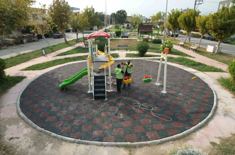 Akdeniz’in parklarında yenileme çalışmaları devam ediyor 