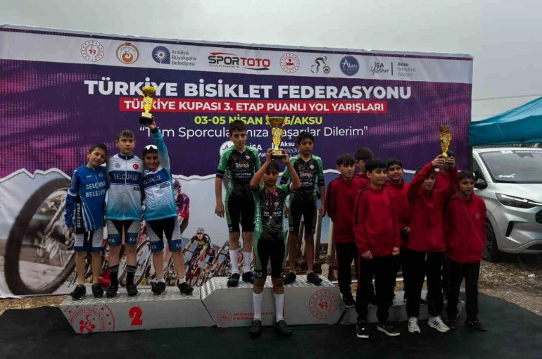 Akhisarlı bisikletçiler Türkiye Kupası’nda zirvede 