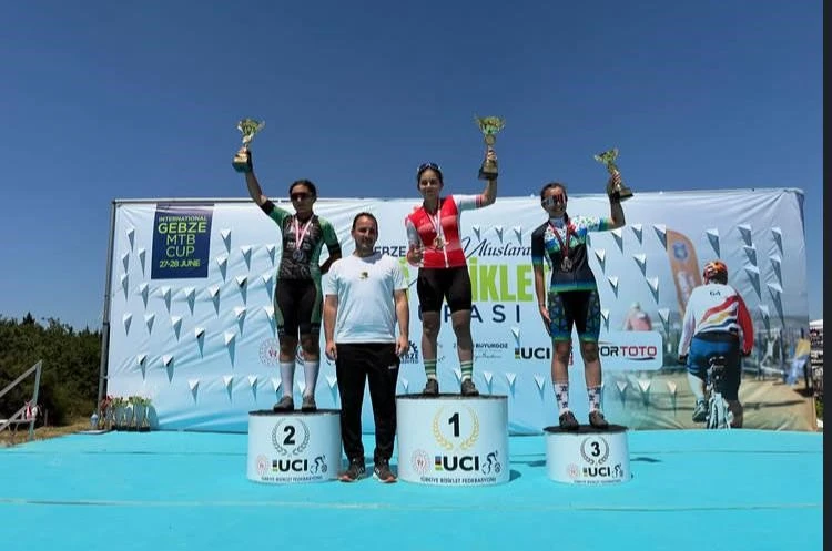Akhisarlı pedallar Kocaeli’de 6 madalya ve 2 şampiyonluk kazandı 