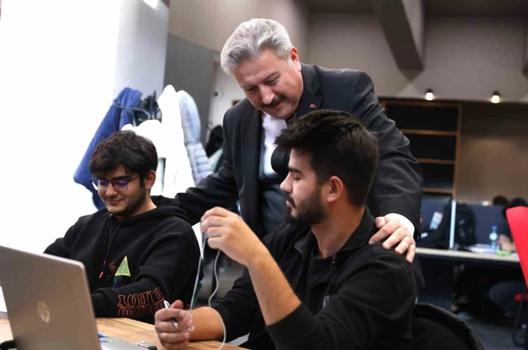 Akıl Küpü Kütüphaneleri dolup taşıyor 