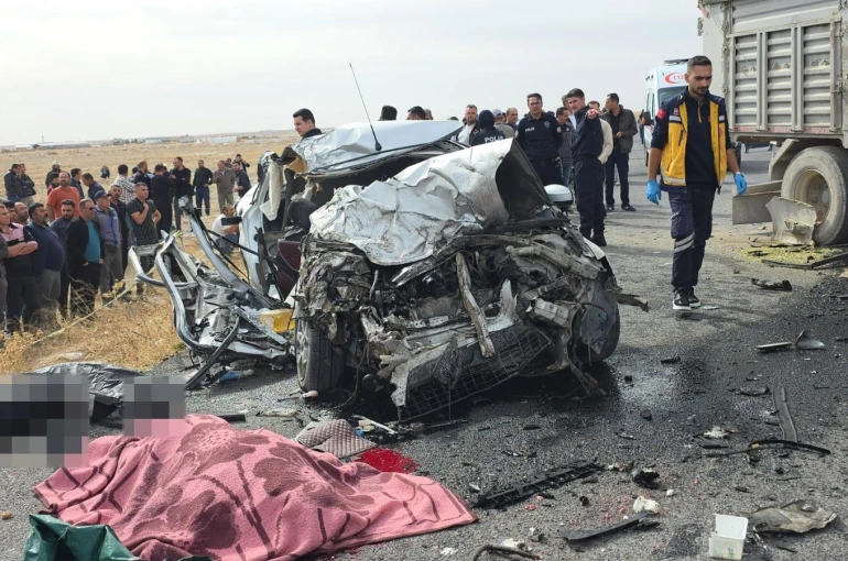 Aksaray'da kamyon ile otomobil çarpıştı: 3 kardeş öldü