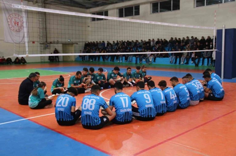 Aksaray’da file önünde maç başlamadan kitaplar açıldı