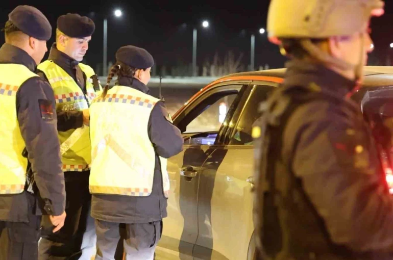 Aksaray’da jandarma ekipleri uygulamalarını sürdürüyor 