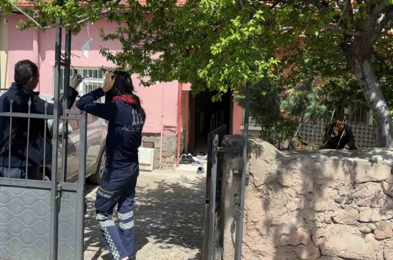 Aksaray’da yaşlı adam karısını evde ölü buldu 