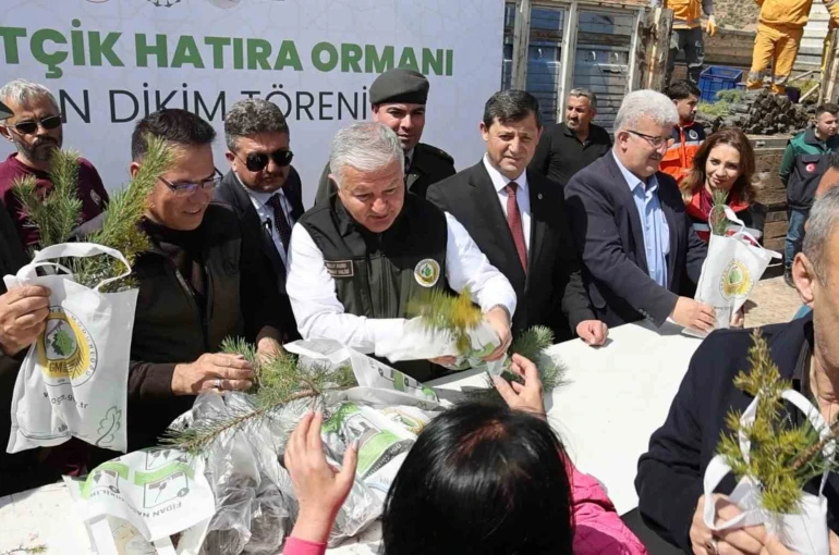 Aksaray’ın Mehmetçik Hatıra Ormanı’nda 2 bin 500 fidan toprakla buluşturuldu 