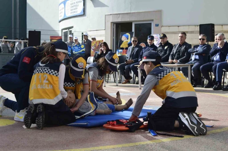 Aksu’da öğrenciler ‘Sağlık Elçisi’ belgelerini aldı 