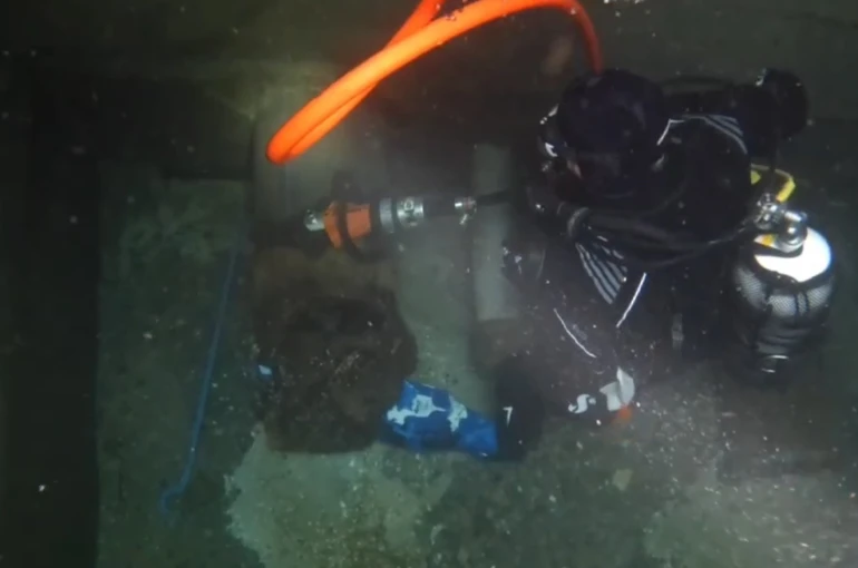 Aktarma havuzundaki arızaya su altından müdahale 