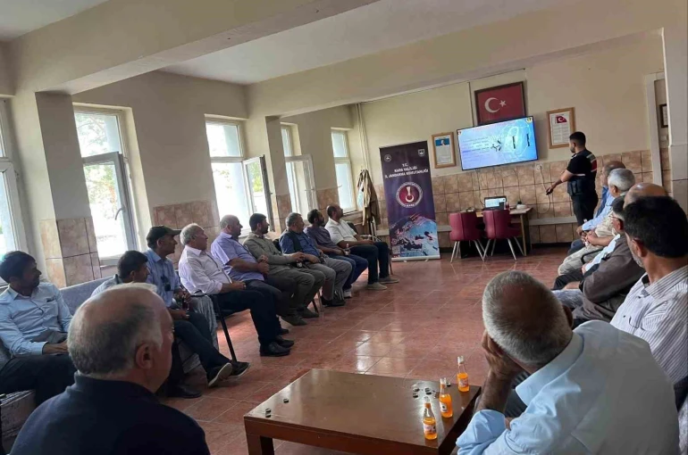 Akyaka’da muhtar ve azalara siber eğitimi 