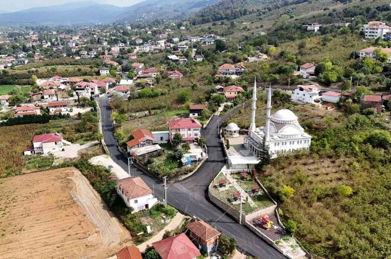 Akyazı’da asfalt sevinci: "Böyle güzel bir hizmet görmedik"