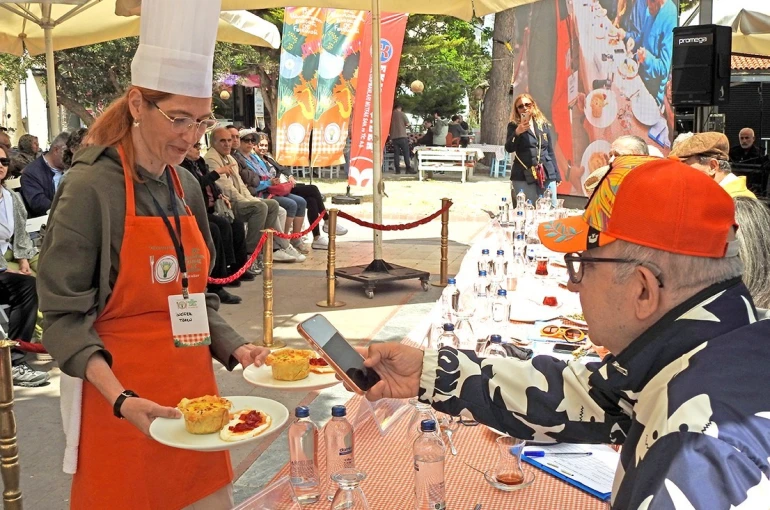 Alaçatı’da Gastronomi Şöleni: En güzel ot yemeği belli oldu 