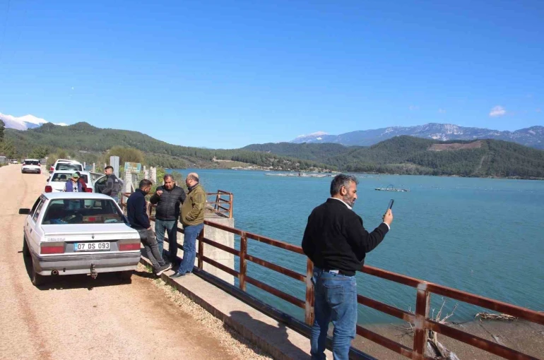 Alakır Barajı 3 yıl aradan sonra doldu taştı, üretici bayram etti 
