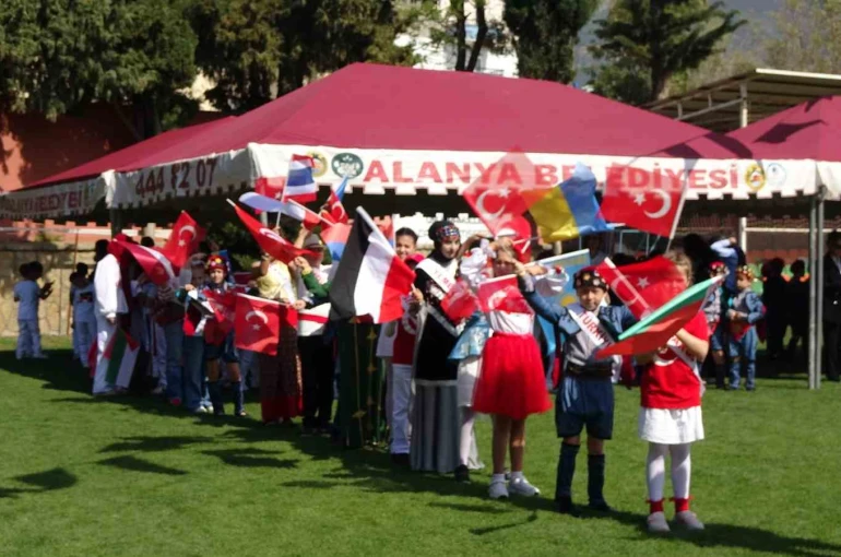Alanya’da 23 Nisan Çocuk Bayramı coşkuyla kutlandı 