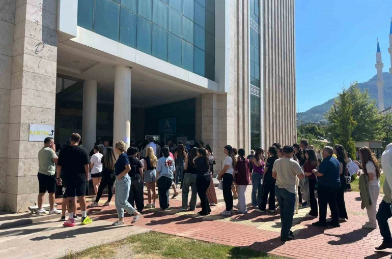 Alanya’da 5 bin 994 öğrenci AYT heyecanı yaşıyor