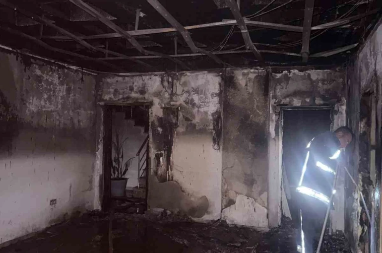 Alanya’da 5 katlı sitenin sauna ve hamam kısmında çıkan yangın büyümeden söndürüldü 