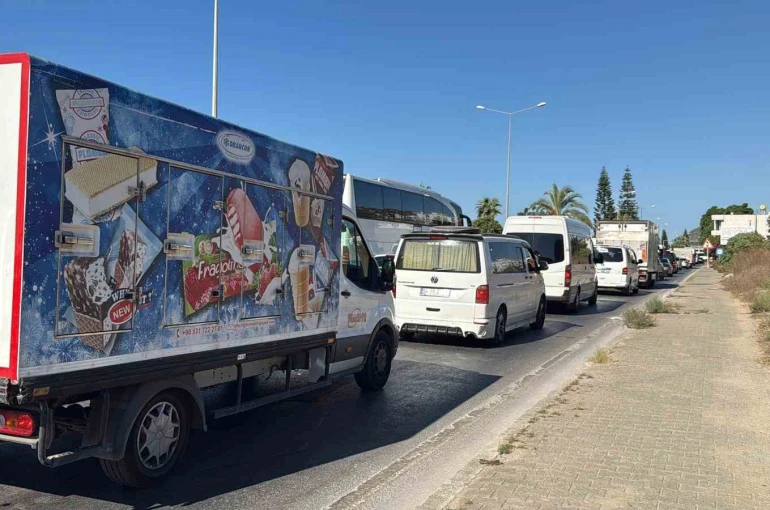 Alanya’da 8 araç birbirine girdi: 10 yaralı 