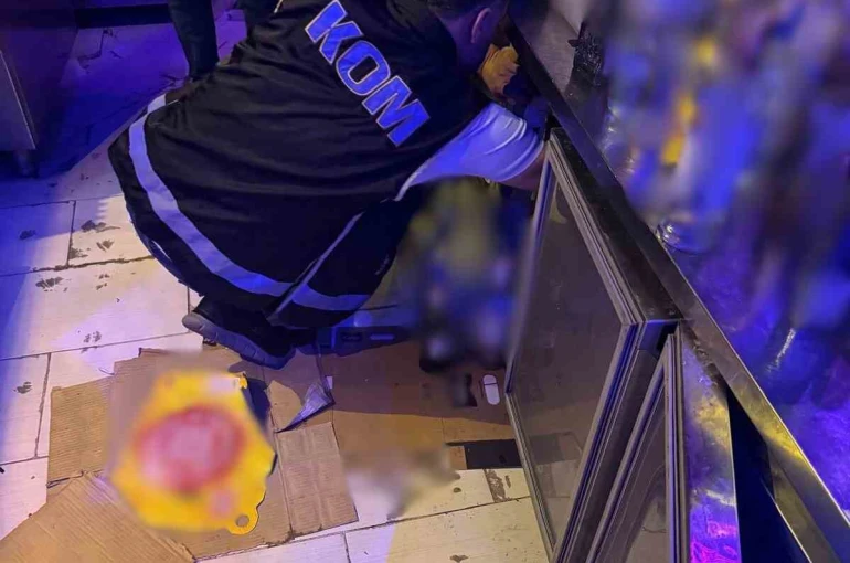 Alanya’da eş zamanlı denetimlerde 887 kişi sorgulandı, 11 iş yerine işlem yapıldı