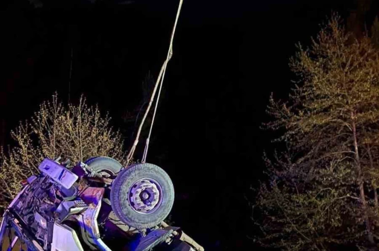 Alanya’da kamyon şarampole devrildi: 1 ölü, 1 yaralı 