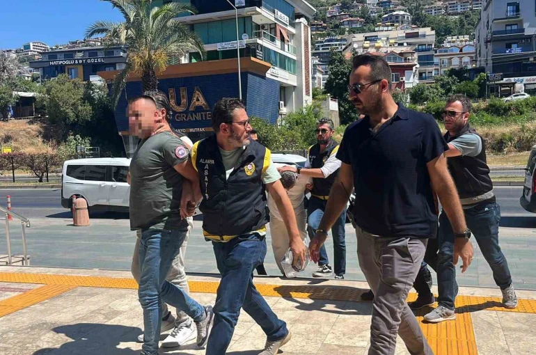 Alanya’da tartışma cinayetle bitti: 1 ölü, 3 şüpheli adliyeye sevk edildi 