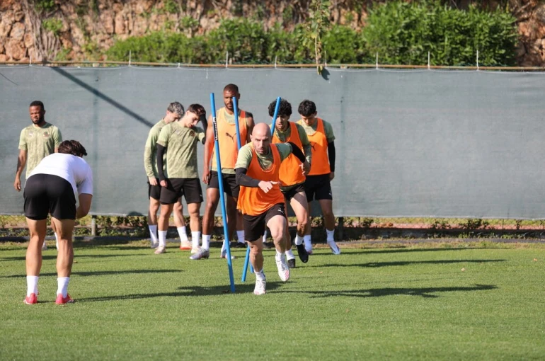 Alanyaspor, Beşiktaş maçı hazırlıklarına başladı 