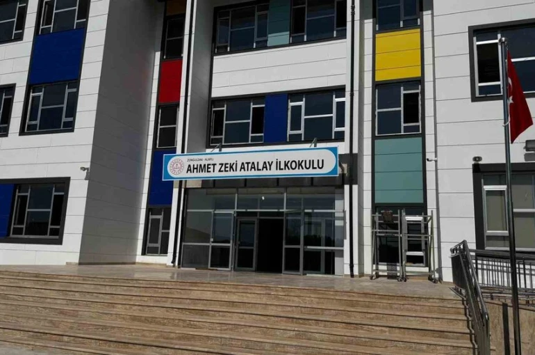 Alaplı’da öğrenciler okul yolunun tamamlanmasını bekliyor