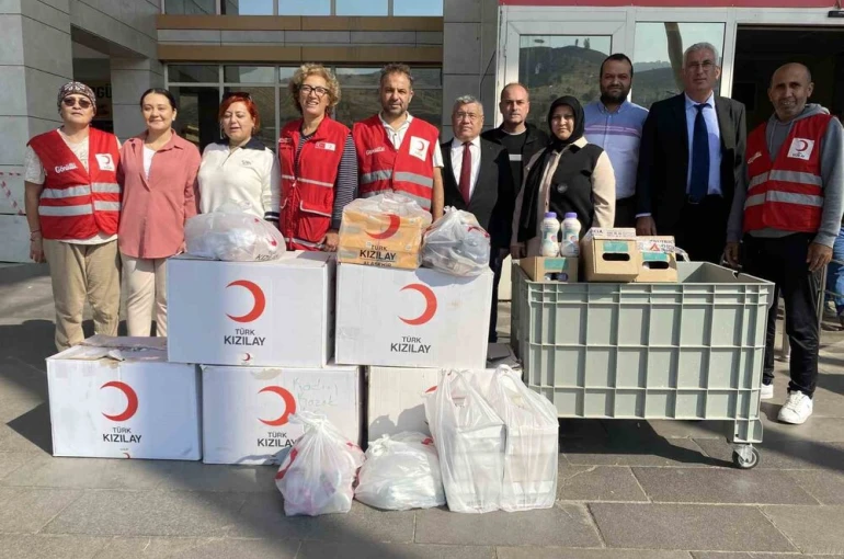 Alaşehir Kızılay’dan Devlet Hastanesi Sosyal Marketine 600 kalem yardım 