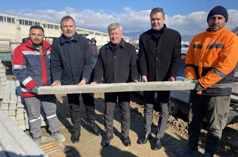 Alaşehir’de 350 üreticiye 3 bin 500 bağ direği hibesi