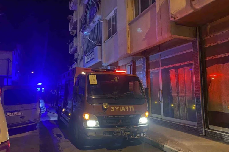 Alaşehir’de ev yangını korkuttu
