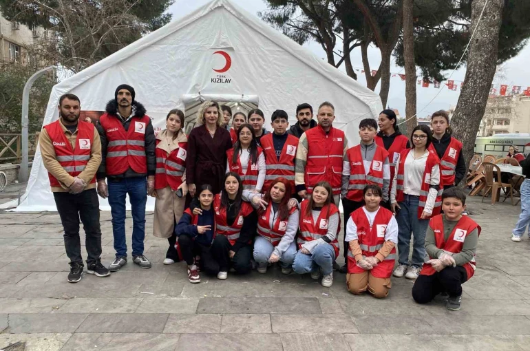 Alaşehir’de hayırseverler iftar bağışı için yarıştı 