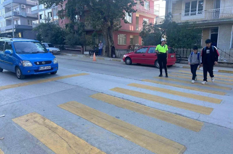 Alaşehir’de öğrenciler polis ve bekçilerle güvende